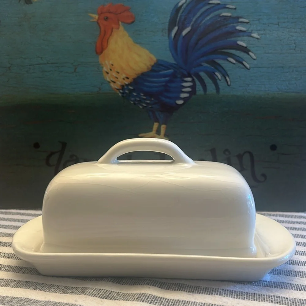 White Ceramic butter Dish (words FARM FRESH)